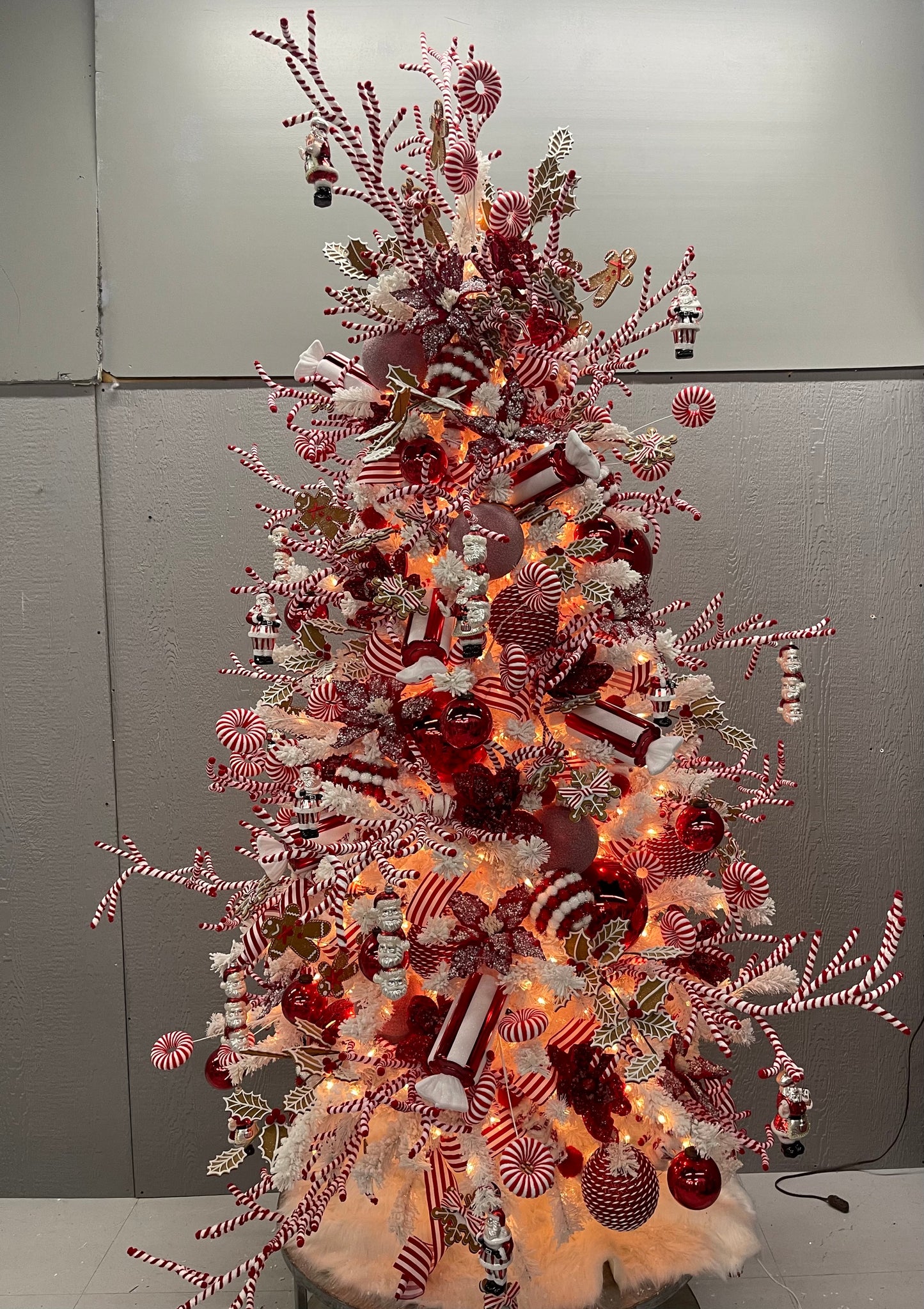 Chenille Peppermint Doughnut Spray 28” - Red/White | KS