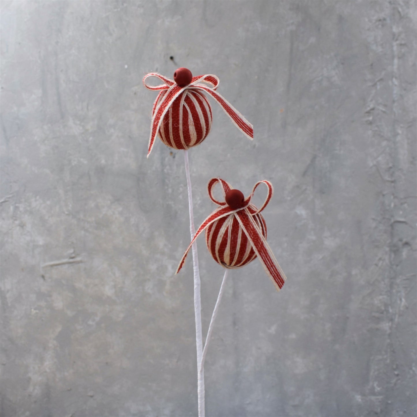 Classic Ribbon Ball Spray 23" - Red/White | TA