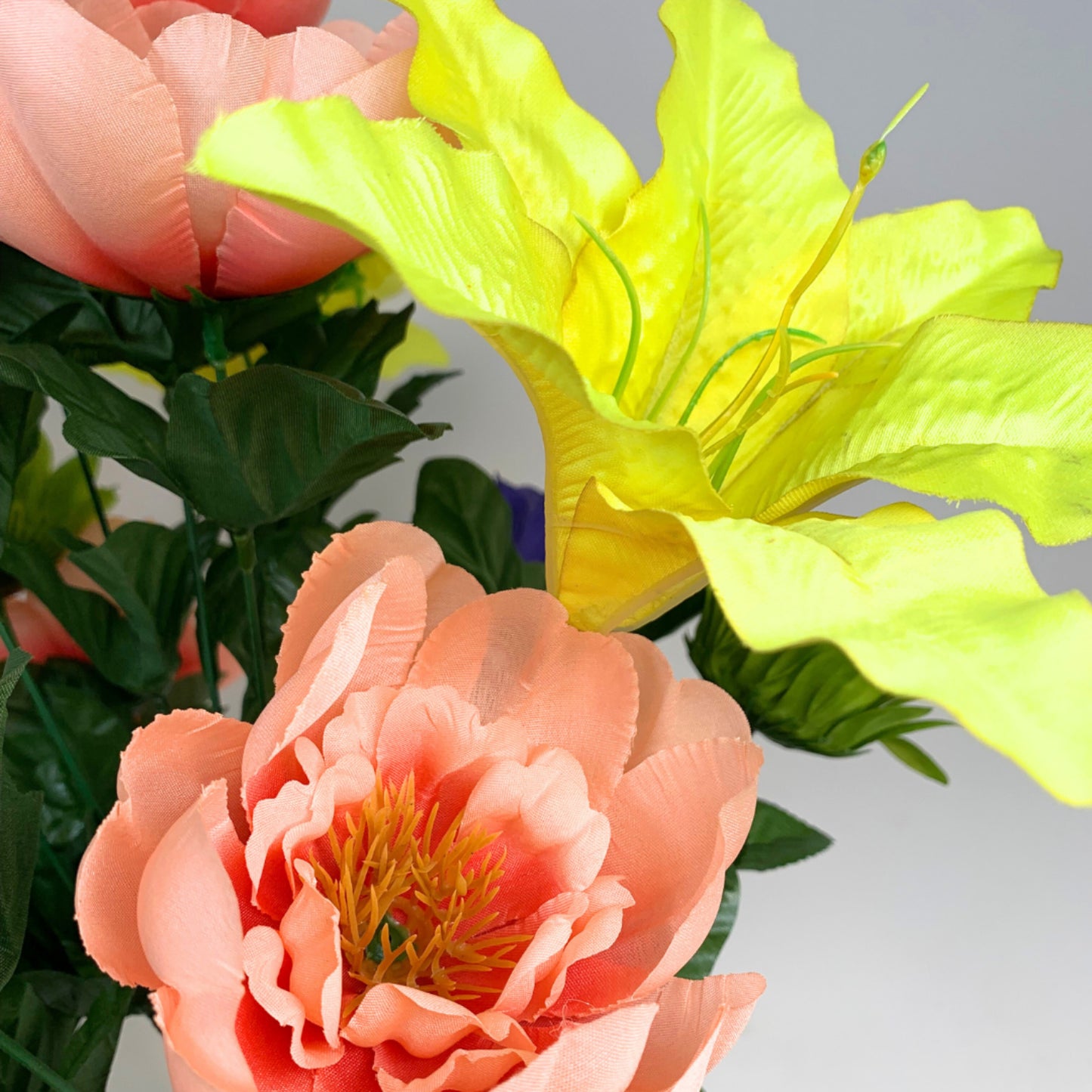 Lily / Rose / Lily / Cornflower Mixed Bush x 18 - CL/GN/BL/YL 20" | CZE