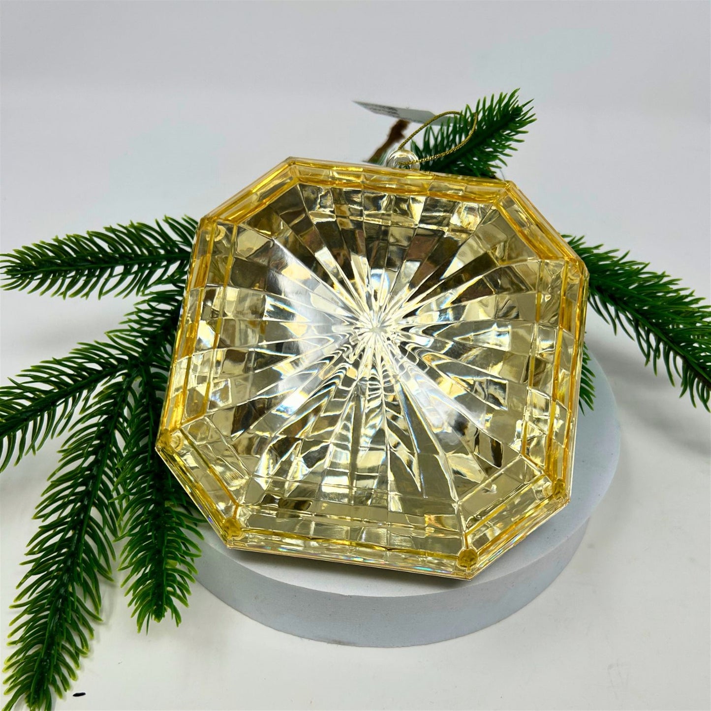 Plastic square Diamond Ornament - Gold 4.7x5.1x2" | ZT
