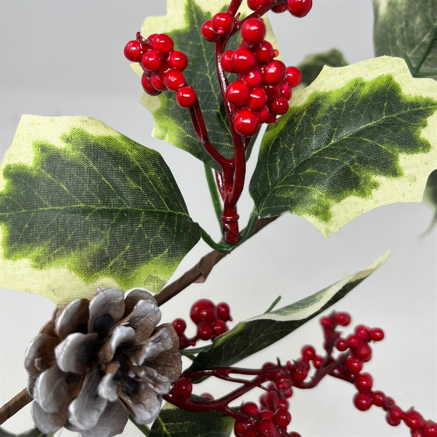 Holly Berry Pick 15.5" | DB
