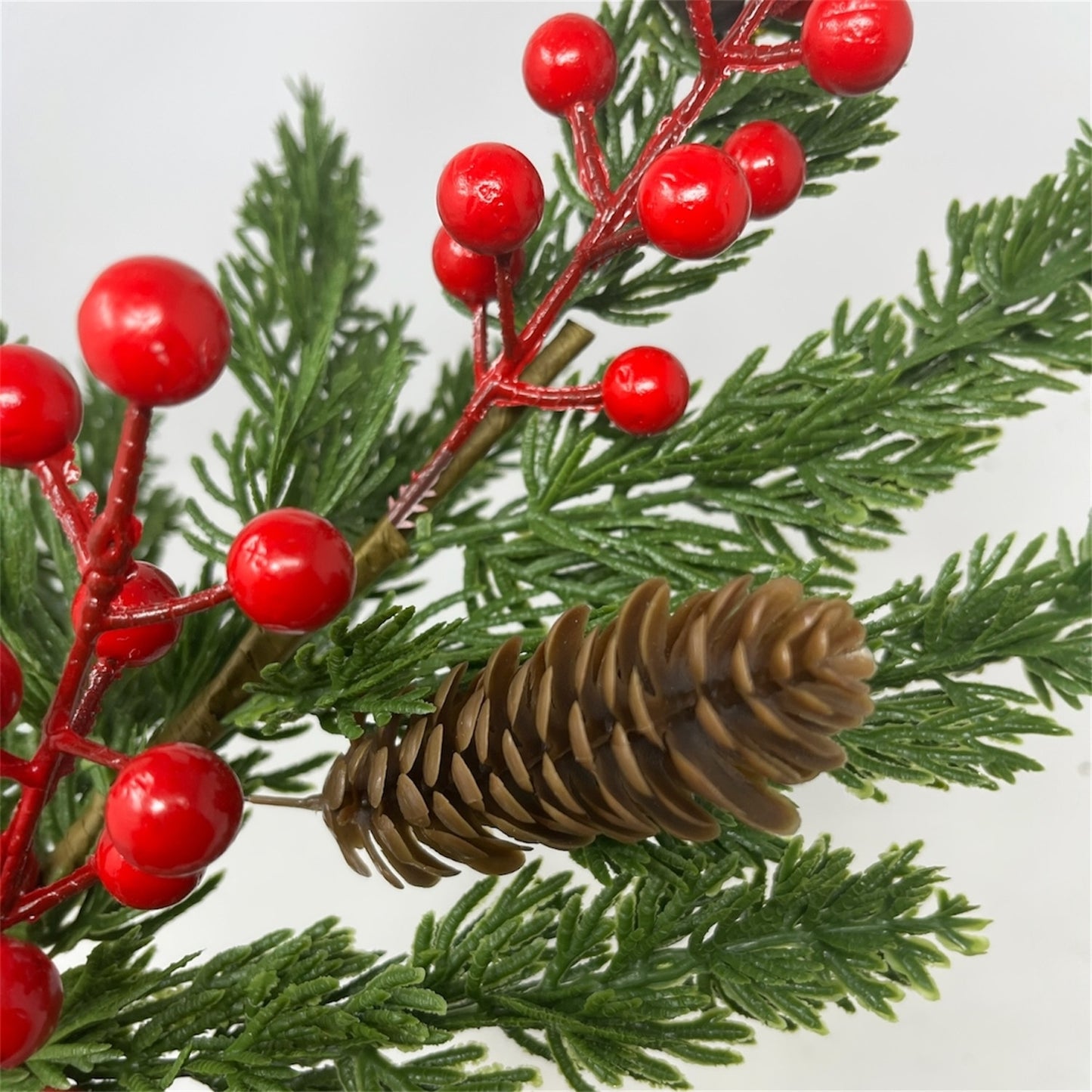 Soft Touch Cedar Spray w/ Berries 21" | DB