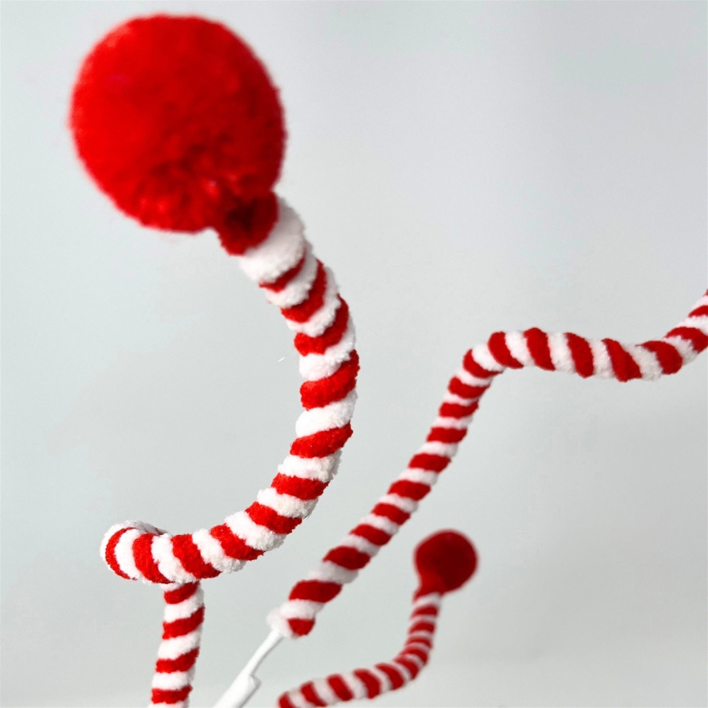 Chenille Curly Spray w/ Pom Poms 32" | DB