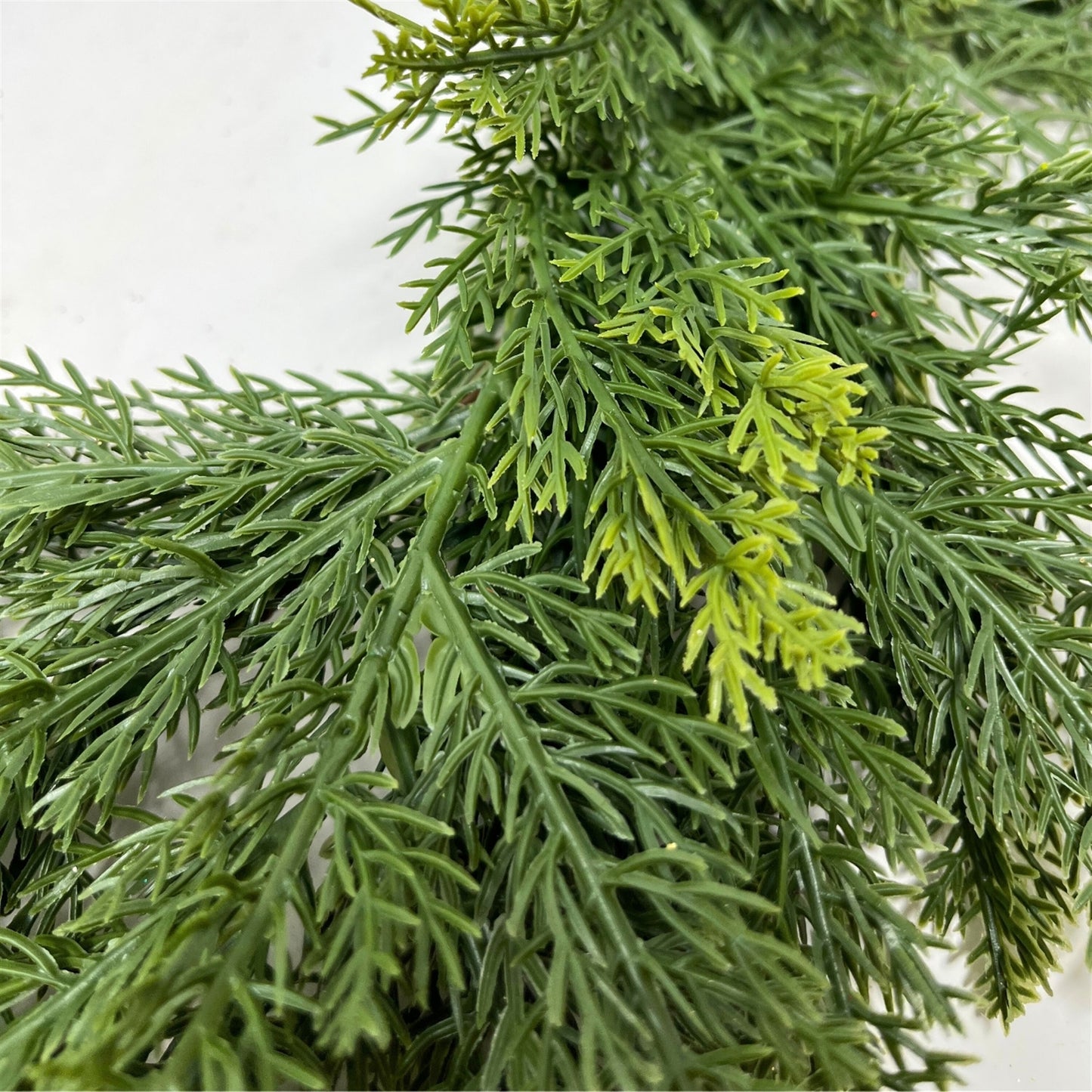Wispy Fresh Touch Cedar Wreath 20" | DB