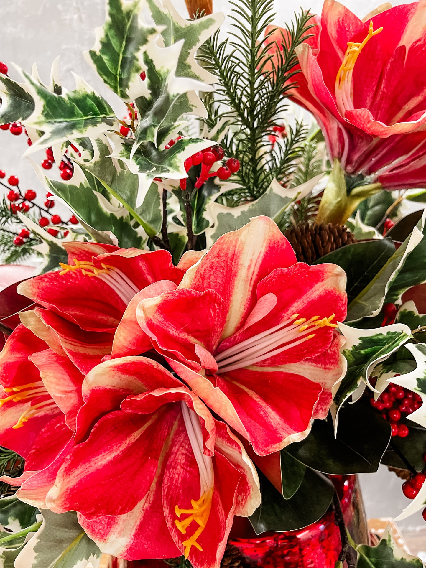 Cuttings Holly Berry Spray in Variegated 20" | XJC22