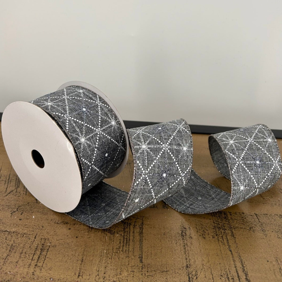 Gray Linen w/ Silver and White Diamond Pattern 2.5x10yd | YT