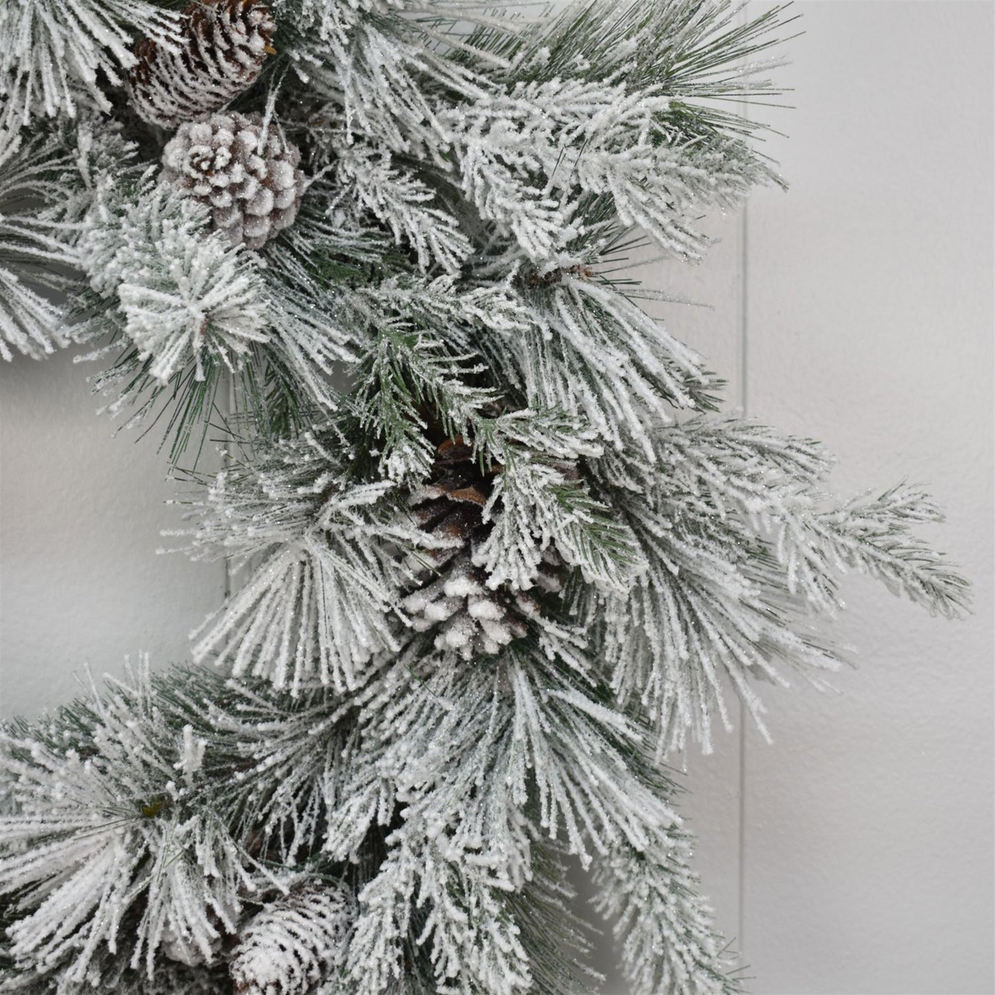 26" Winter Forest Pine / Pinecone Wreath | QS