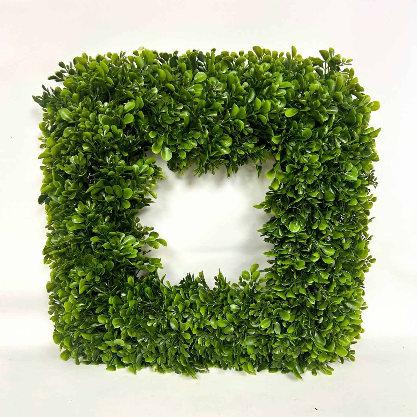 18" Plastic Square Boxwood Wreath