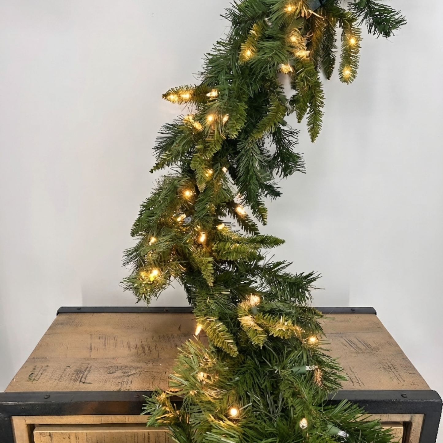 14" x 9' Mixed Pine Garland 282T w/ 100 LED lights | HT