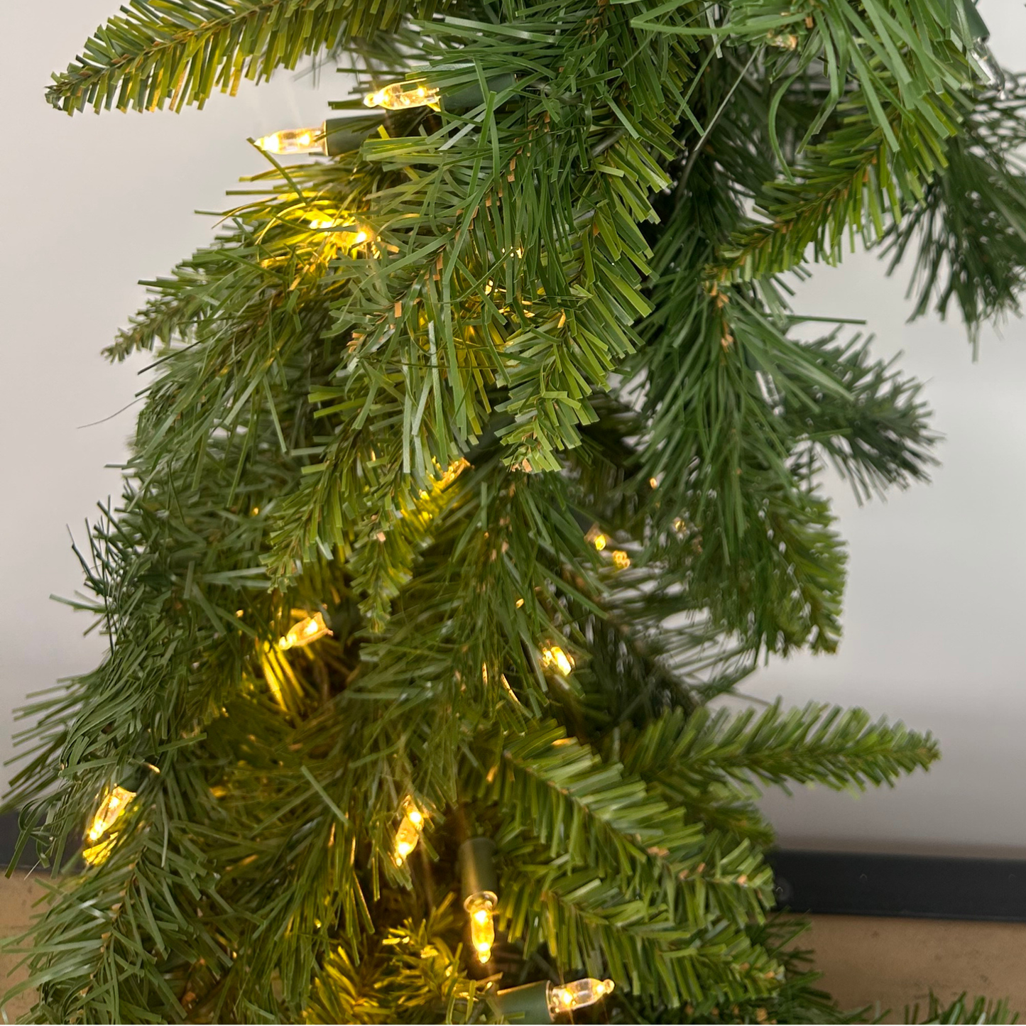 14" x 9' Mixed Pine Garland 282T w/ 100 LED lights | HT