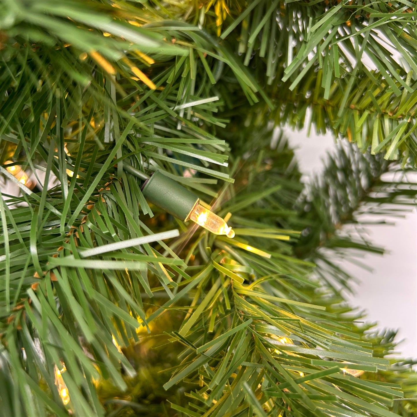 18" x 9' Mixed Pine Garland 320T w/ 150 LED lights | HT