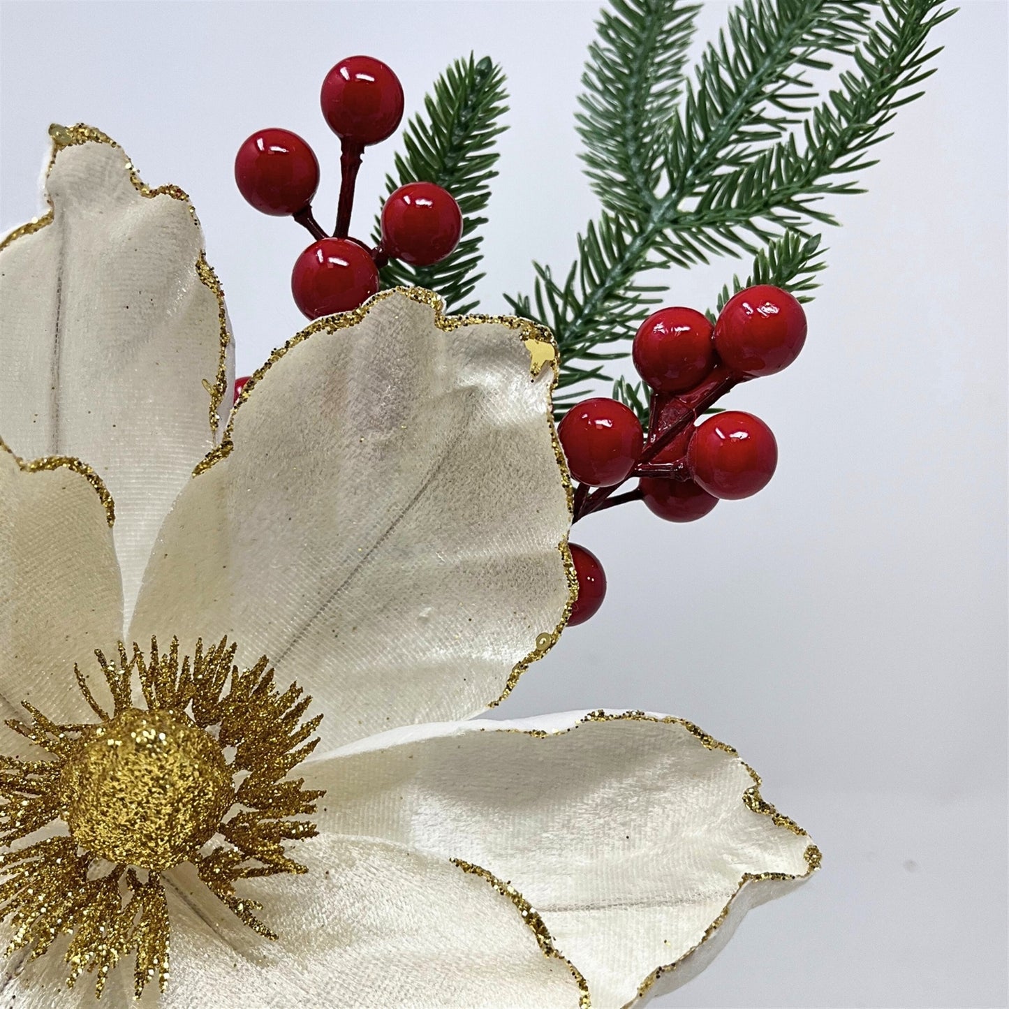 Velvet Magnolia/Berry Pick 18" - White/Gold | DB