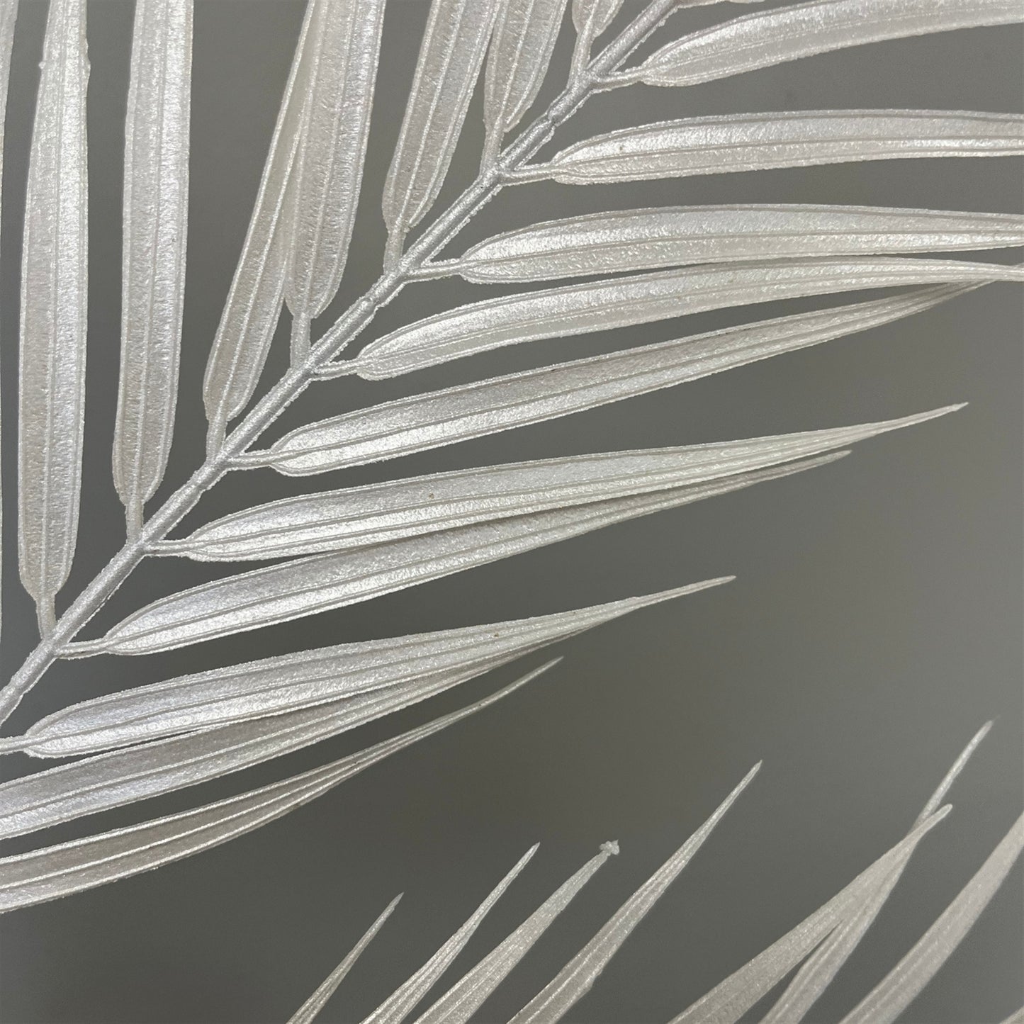 Metallic Palm Leaf 34" - Pearl