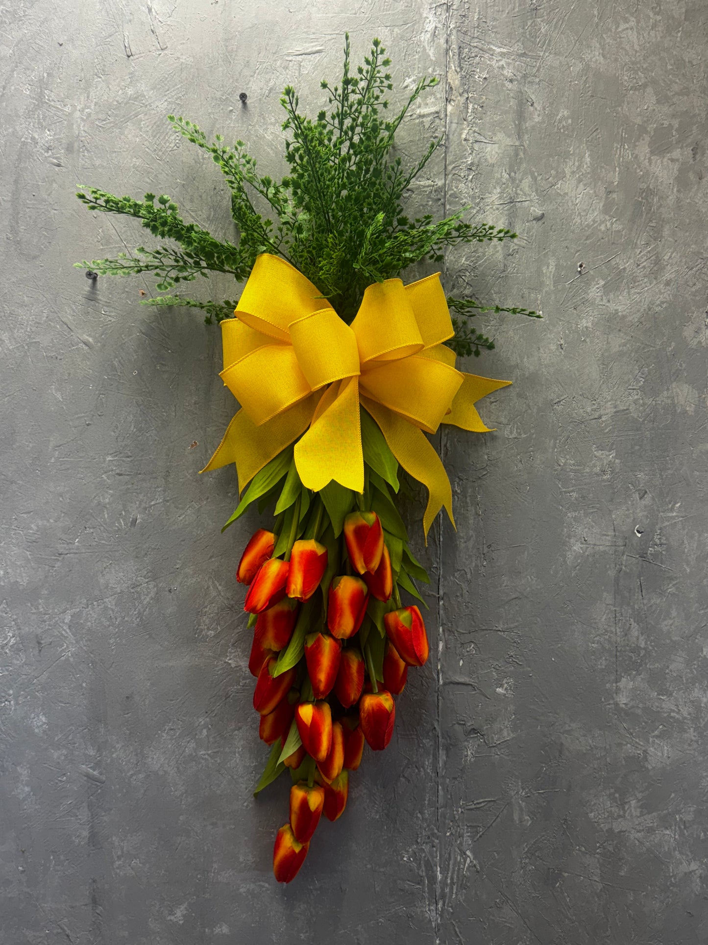 DIY "Carrot Crazy Tulip Swag" {Assembly Required}