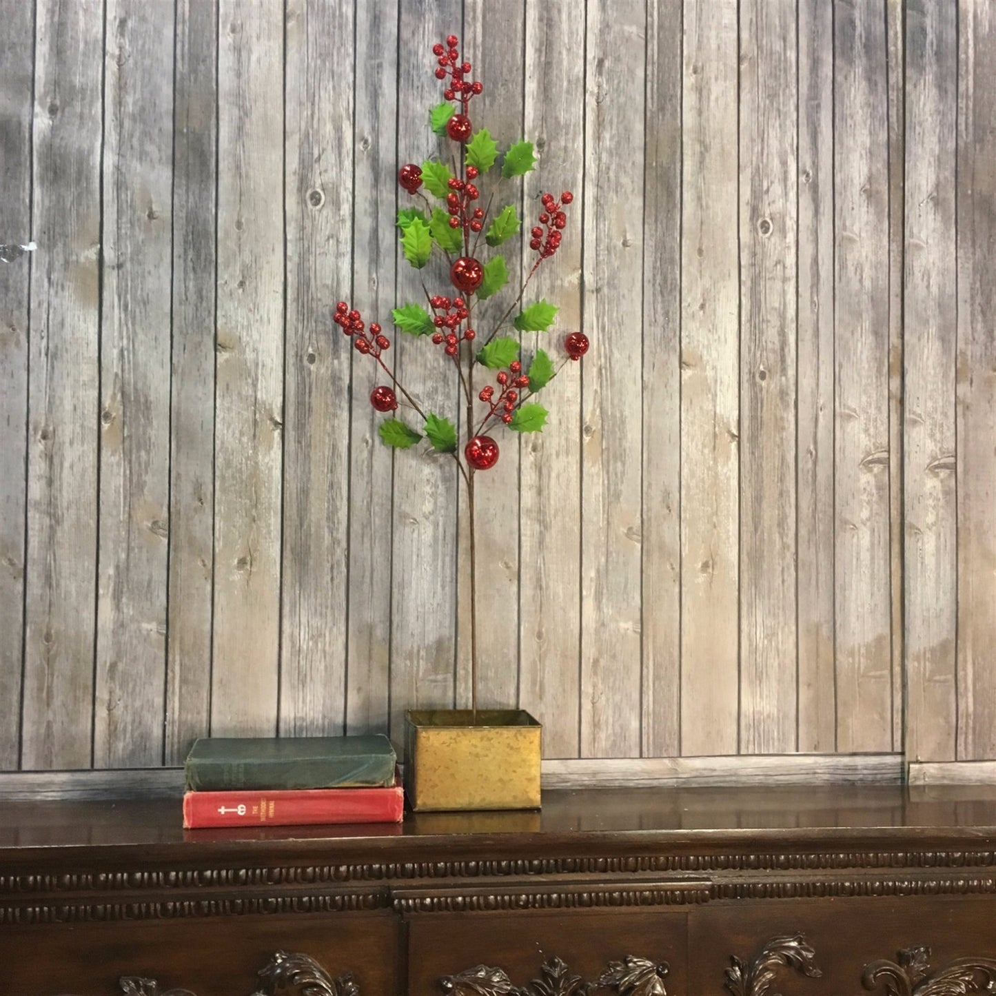 34" Holly Leaves / Sparkle Berries / Mercury Ball Spray in Green/Red | XJ