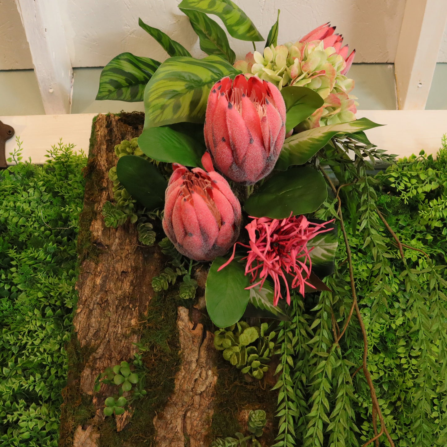 26.5” Freshly Bloomed Hydrangea Stem in Lt. Green/Pink | XJE