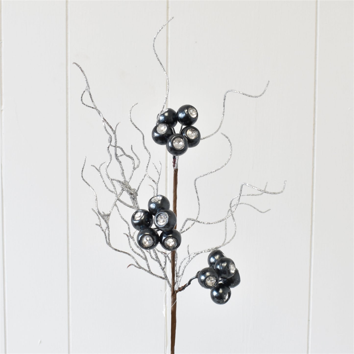 Ravishing Berry Pod With Gem Center 22" in Black/Silver | QDC22