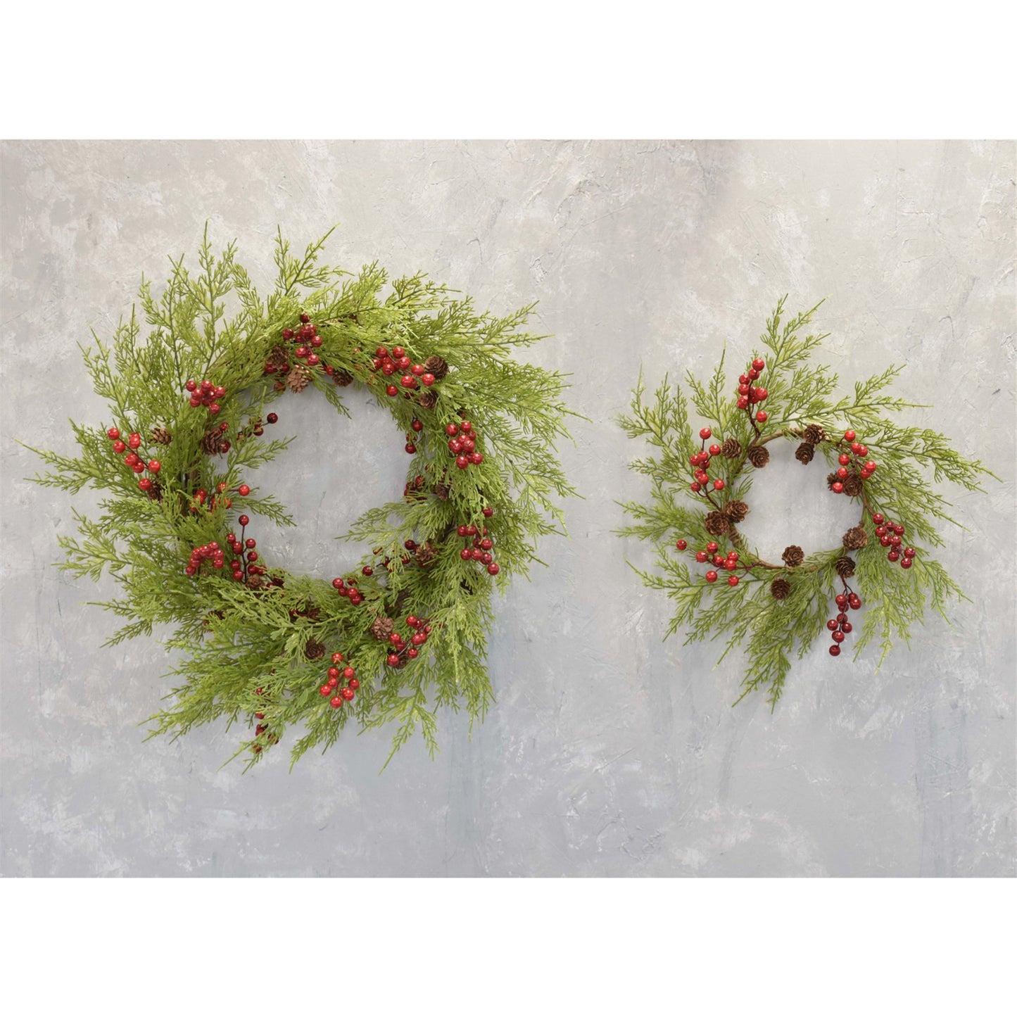 Set of 2 Fresh Cut Natural Look Cedar, Berry And Pinecone Wreath 22"-32" in Green Red | QDC22