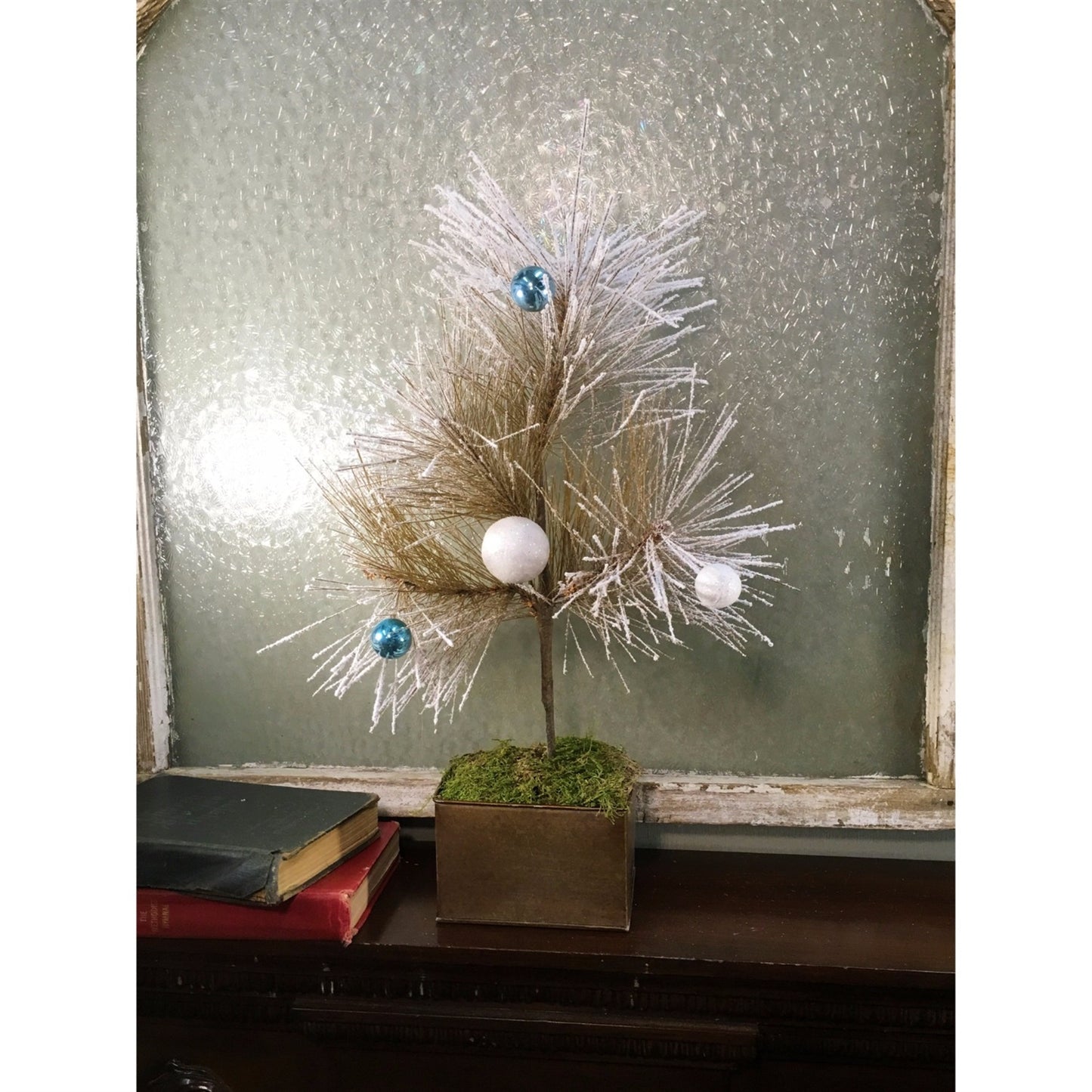 20" Vintage Flocked Spray with Balls in White/Blue | BF