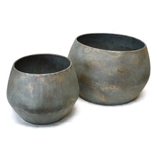 Load image into Gallery viewer, Iron Round Patina Planter (Set of 2)
