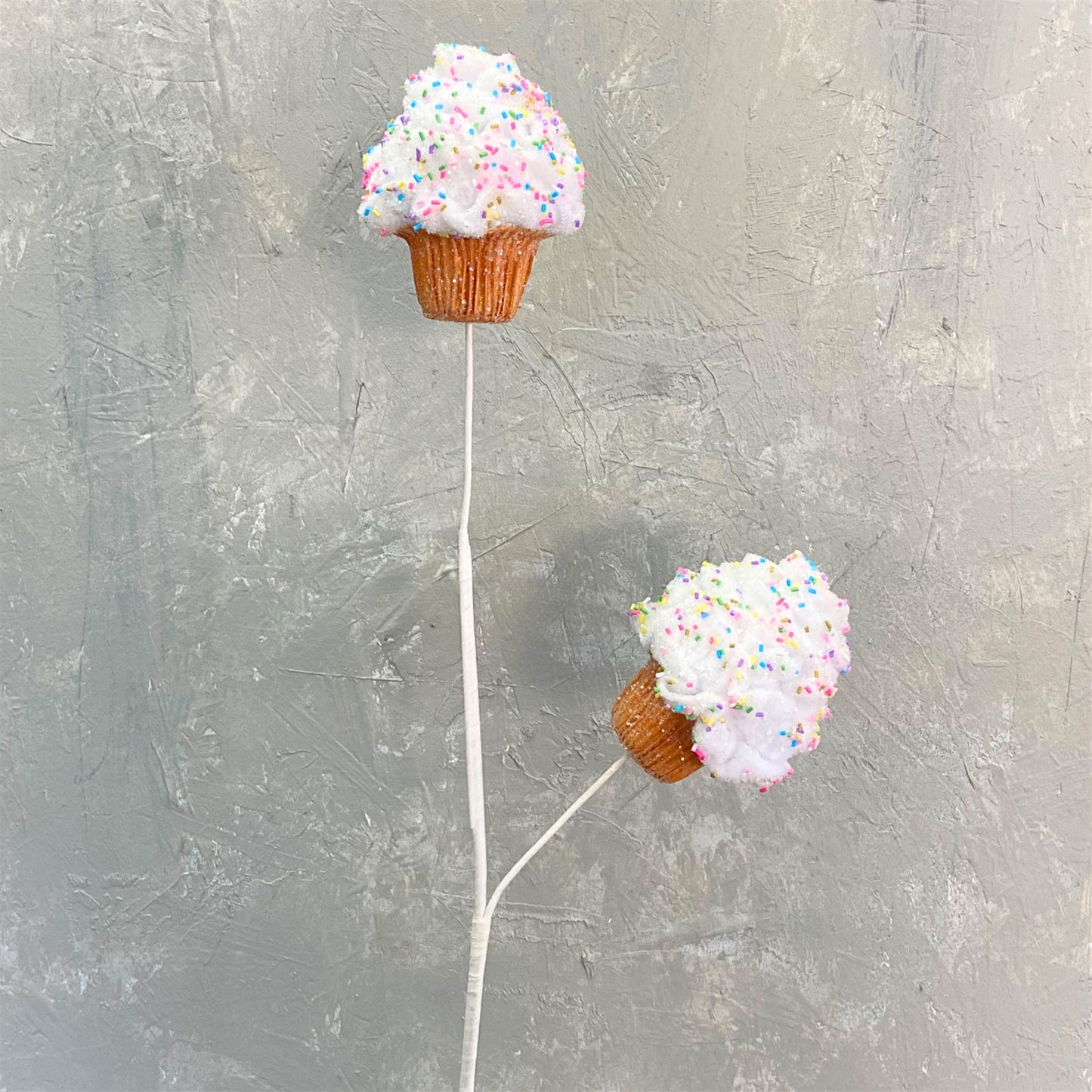 Fresh Baked Cupcake Spray 25" - White | KS