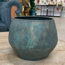 Load image into Gallery viewer, Iron Round Patina Planter (Set of 2)